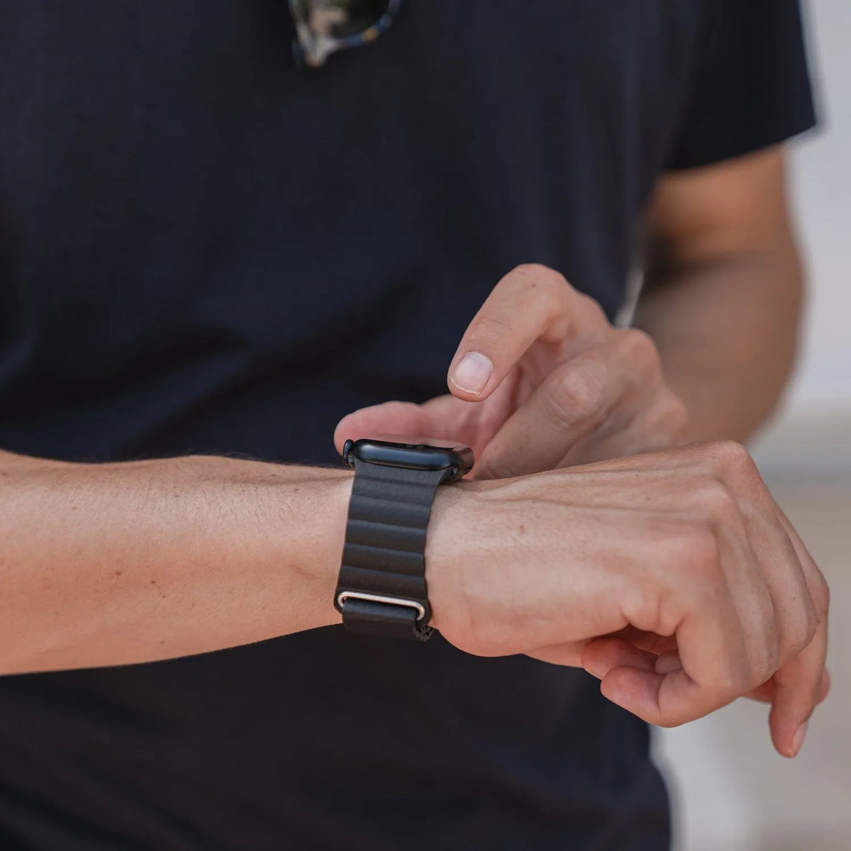 Apple Watch magnetic leather loop#color_black