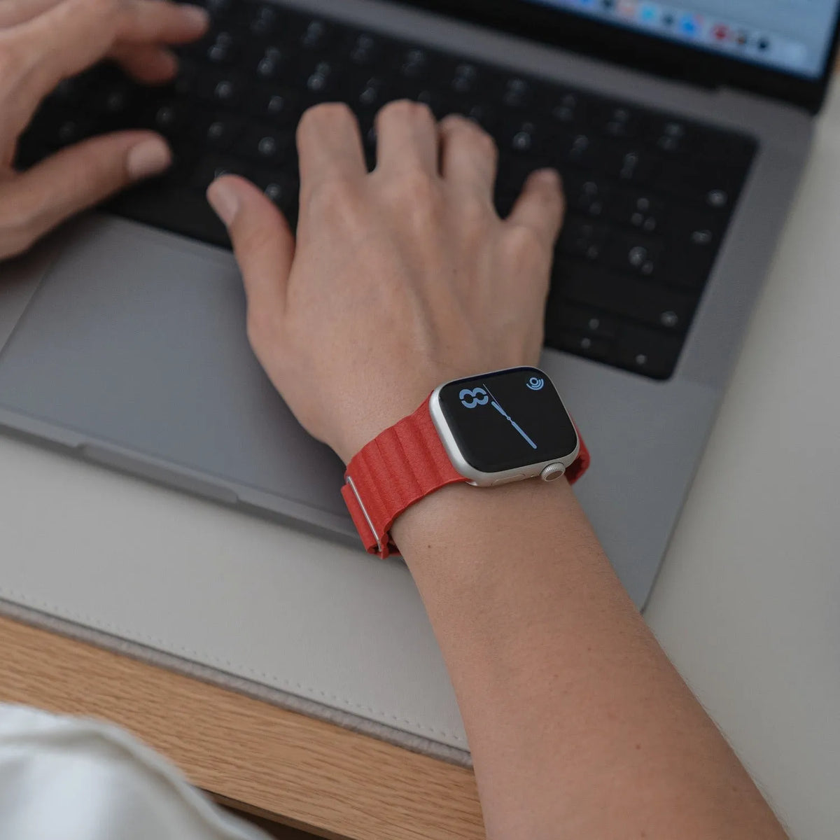 Apple Watch magnetic leather loop#color_red
